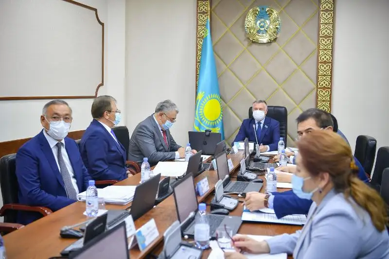 Сенаторы рассмотрели представление Президента об освобождении от должности судьи Верховного суда