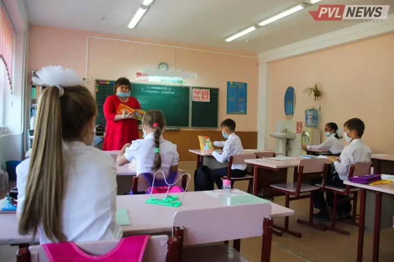 Директор школы довела ученицу до слёз из-за внешнего вида в Павлодаре