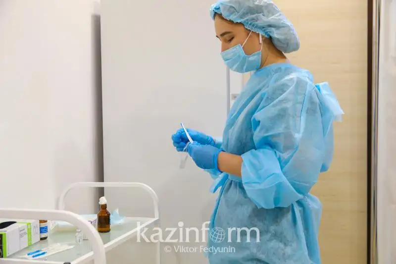 Свыше восьми тысяч шымкентцев за сутки привились от коронавируса