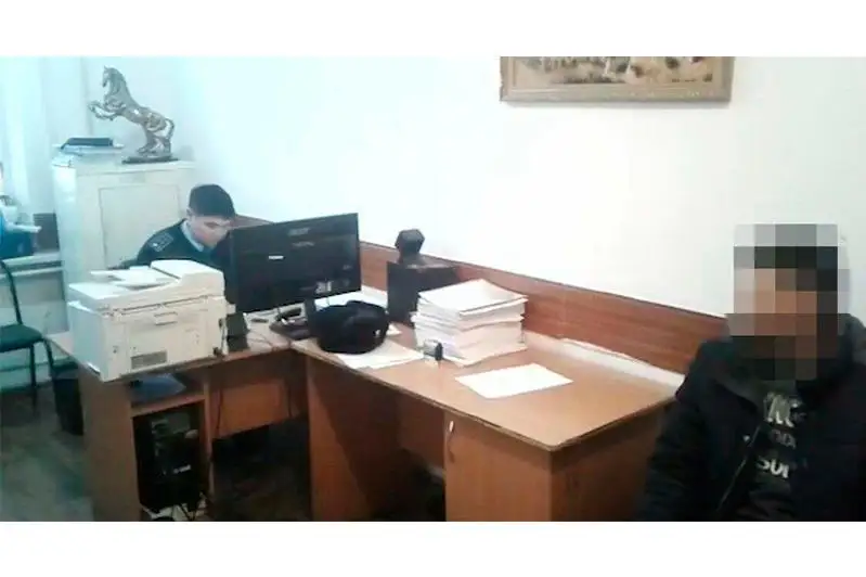 Shý qalasynda «mektepke bomba qoıyldy» dep ótirik aıtqan jas jigit ustaldy