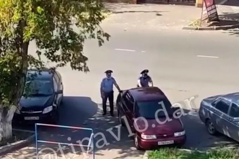 Автомашина без водителя выехала на проезжую часть в Павлодаре