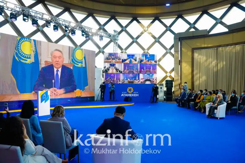Нурсултан Назарбаев высоко оценил проект «Бастау Бизнес»