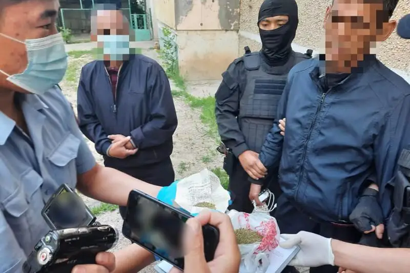Шесть наркосбытчиков задержали за сутки туркестанские полицейские