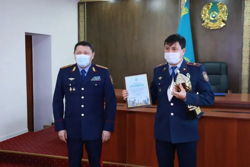 Отличившихся сотрудников наградили в столичной полиции