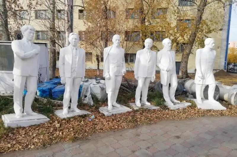 Ситуацию с «выброшенными» скульптурами известных писателей прокомментировали в Петропавловске