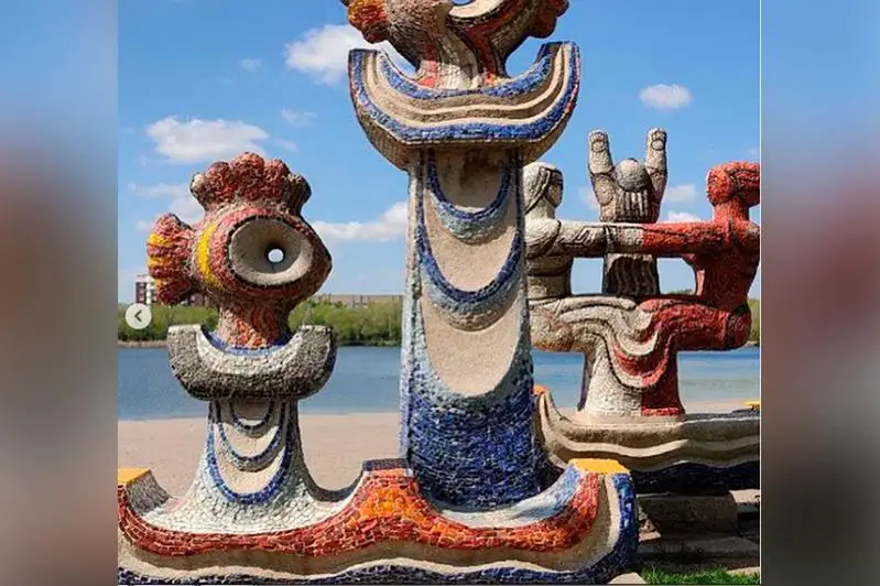 Мозаичные скульптуры отреставрируют в Центральном парке Караганды