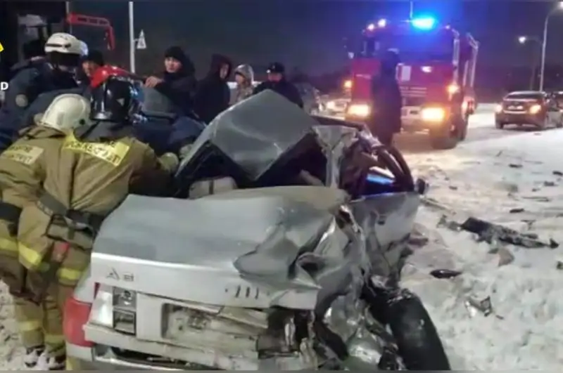 Пострадавших при ДТП водителя и пассажира спасли в Кокшетау