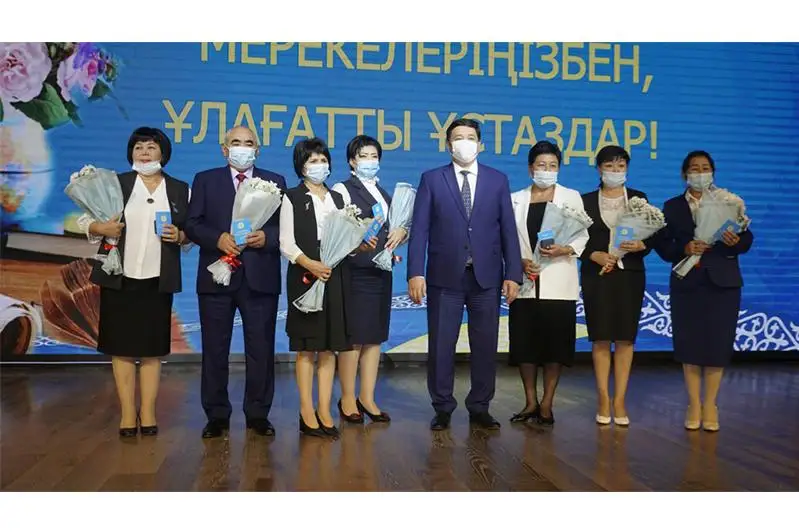 В Туркестанской области отметили День учителя