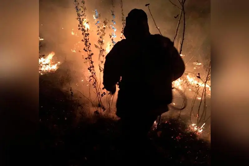 Более гектара сухой травы горело в ВКО