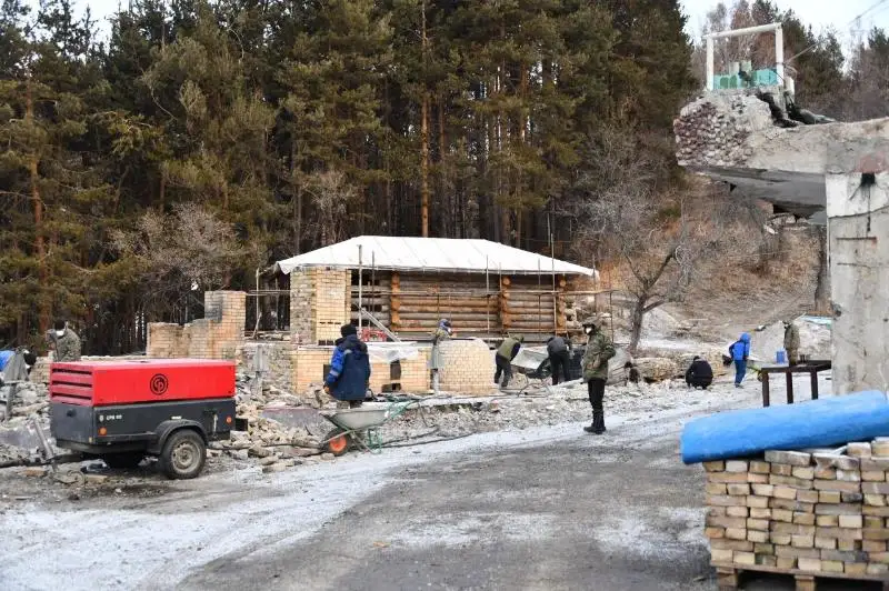 Almatyda ulttyq naqyshta Qazaq Auyl ekokesheni salynyp jatyr