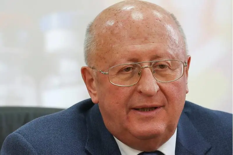 Побочные эффекты вакцины от ковида для подростков незначительны - глава центра Гамалеи