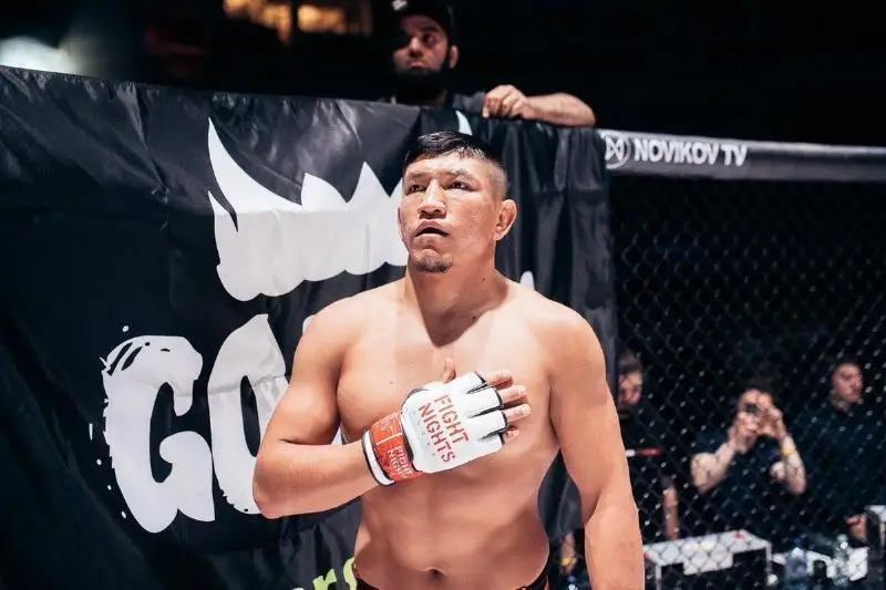 Куат Хамитов проиграл «Пиранье» в главном бою AMC Fight Nights