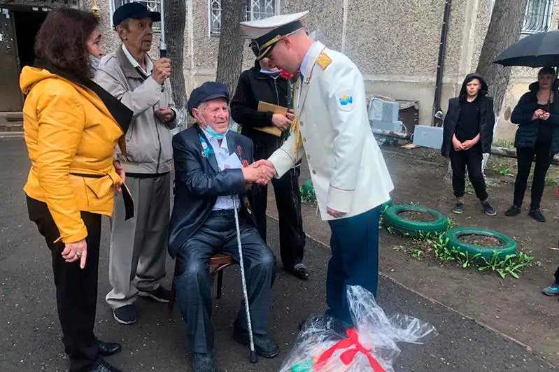 Благодарность за Победу выразили труженникам тыла гвардейцы Караганды