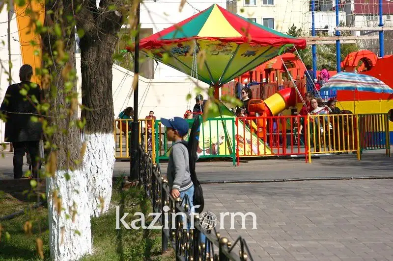 Из-за несоблюдения карантина в парке Караганды закрыли все аттракционы