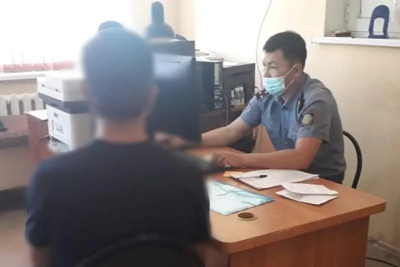 Полицейские Туркестанской области задержали афериста, обманувшего сельчан на миллион тенге