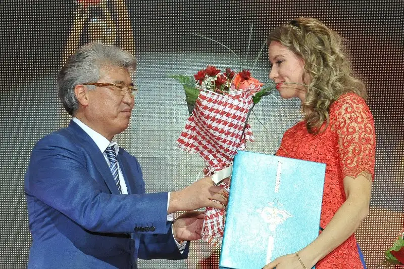 спортсменов 