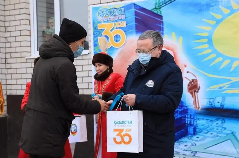 Aqtóbedegi shalǵaı aýdanda 16 adamǵa páter berildi
