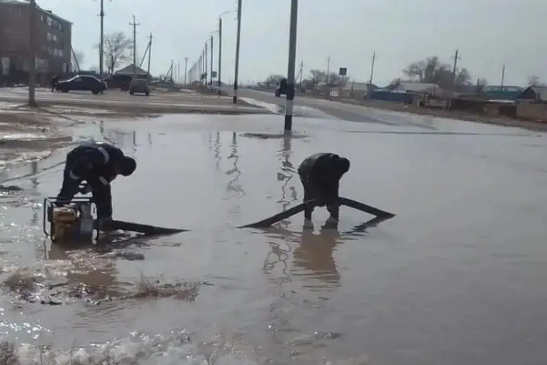 Два райцентра затопило талыми водами в Атырауской области