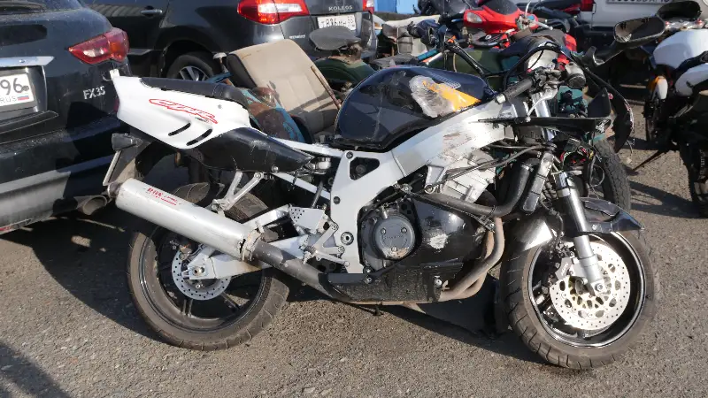 CQO-da mototsıklshilerdiń jol apatynan bir adam qaıtys bolǵan