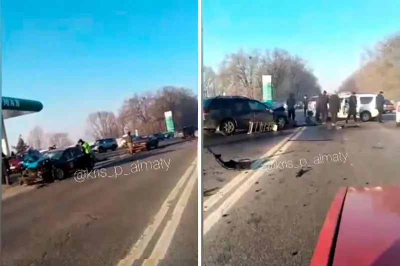 Массовое ДТП с участием патрульной автомашины произошло близ Алматы