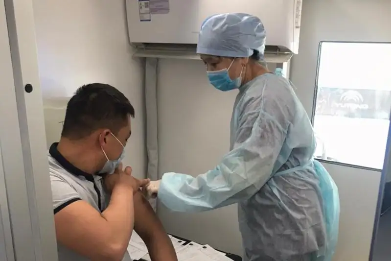 Первым компонентом вакцины против КВИ привиты 68 294 человека в Жамбылской области