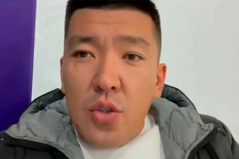 Пранк в пункте вакцинации в Алматы: известного вайнера могут наказать