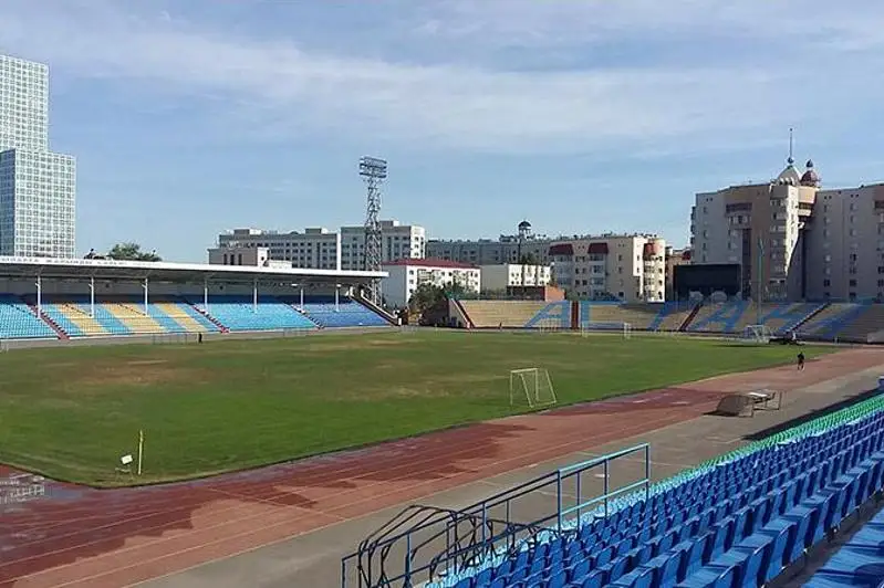 Elordanyń ortalyq stadıonyn qaıta jańartý jumysy nege sozylyp ketti