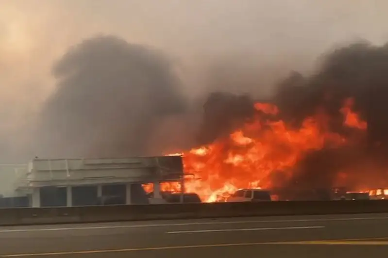 В Канаде из-за небывалой жары сгорел поселок