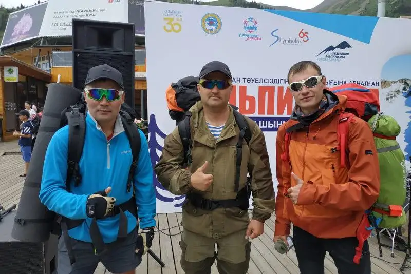 Алматинцы покорили пик Нурсултан в честь Дня столицы РК