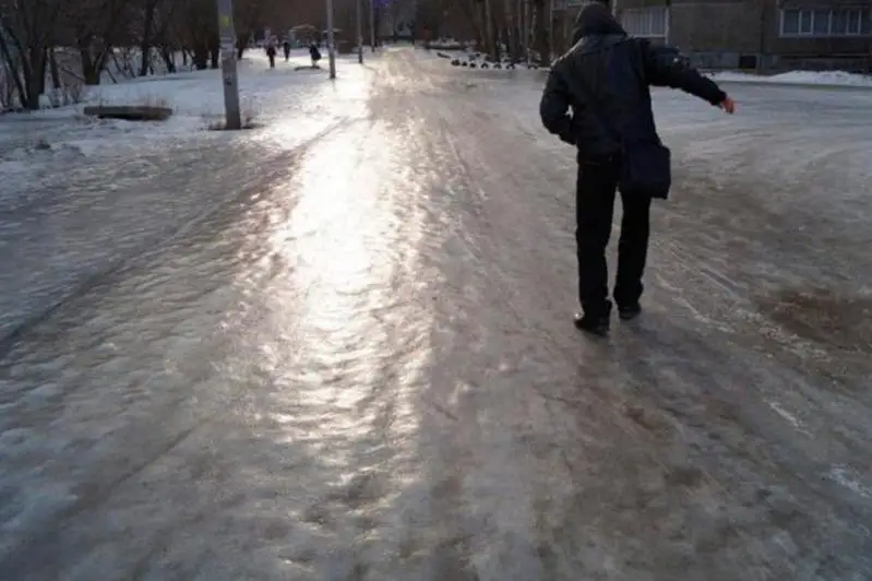 Осторожно, гололед: как уберечься пешеходам и водителям