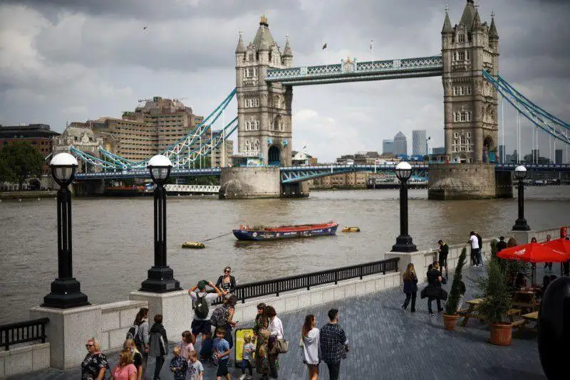 Londonda Taýer kópiri buzylyp, ashylǵan kúıi turyp qaldy