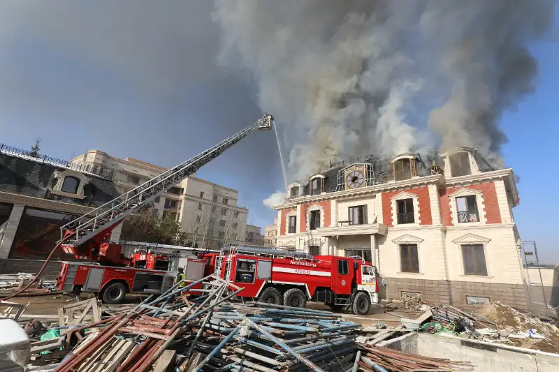 Строящийся двухэтажный дом горел в Алматы