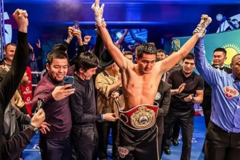 Непобежденный казахстанский боксер войдет в топ-10 мирового рейтинга