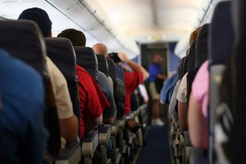 Пьяного россиянина и ругающуюся россиянку сняли с авиарейсов в Нур-Султане