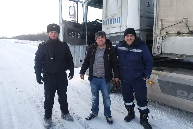 Дальнобойщику оказали помощь костанайские полицейские