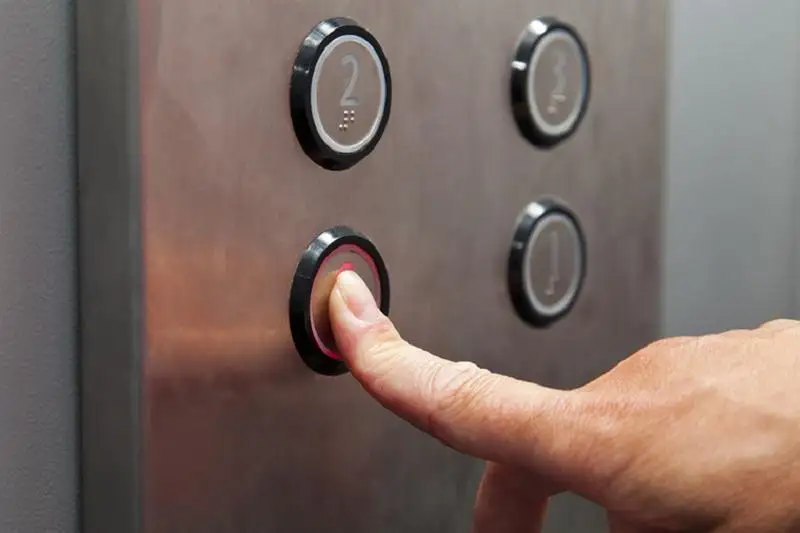 Подростки устроили беспредел в лифте многоэтажки Талдыкоргана