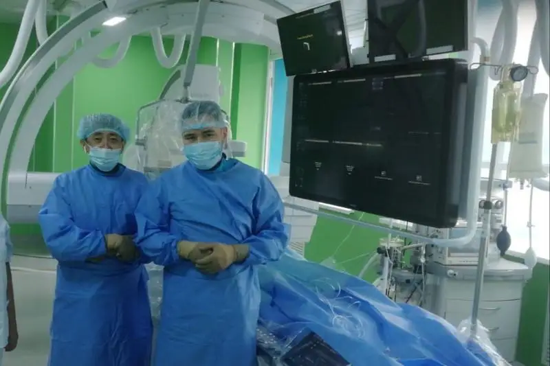 Упавшего с высоты мужчину спасли в Алматы