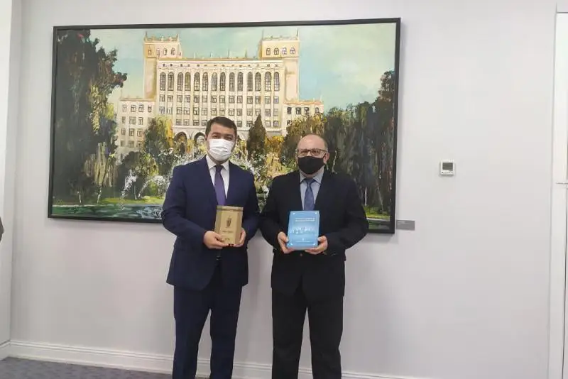 Ázerbaıjanda «Qazaq ádebıeti aptalyǵy» bastaldy