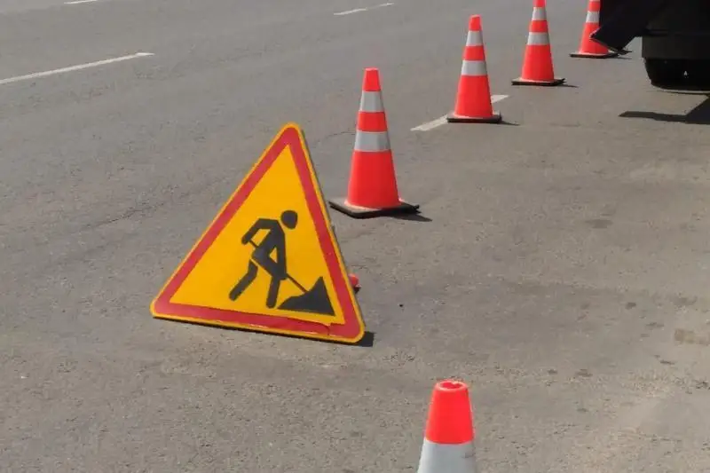 В столице начался ремонт дороги на мосту через реку Акбулак