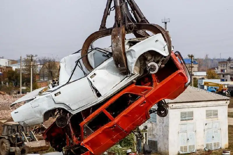 Свыше 200 тысяч старых автомобилей сдали казахстанцы на утилизацию