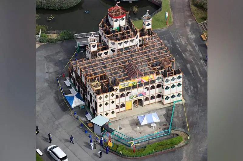 Аттракцион обрушился в Японии, есть пострадавшие