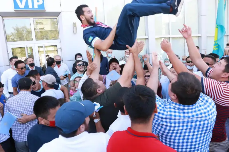 В Атырау встретили вернувшихся с победой парадзюдоистов