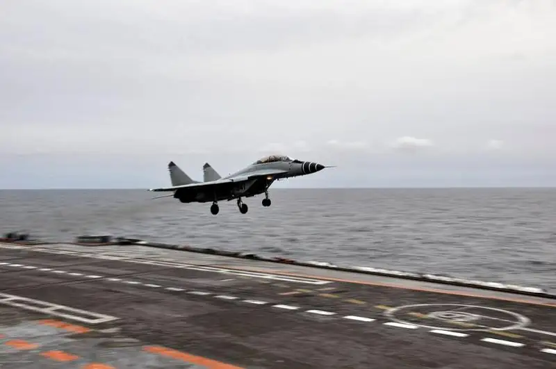 Истребитель F-35 cовершил аварийную посадку в Южно-Китайском море