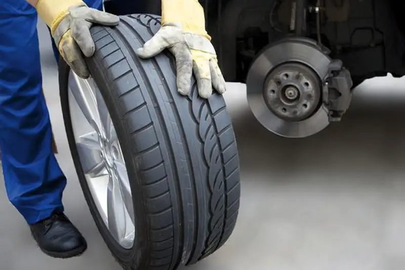 Павлодарских водителей предупредили о гололёде и необходимости «переобуть» авто