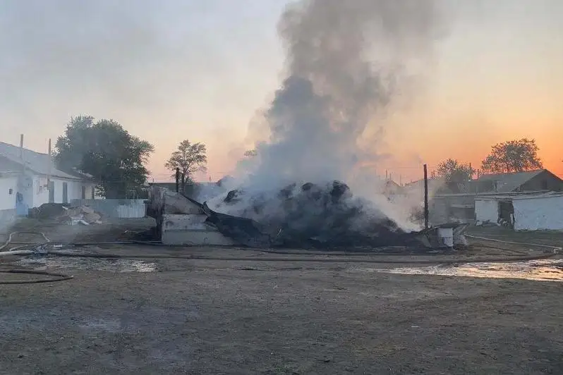 56 тонн сена спасли от пожара костанайские полицейские