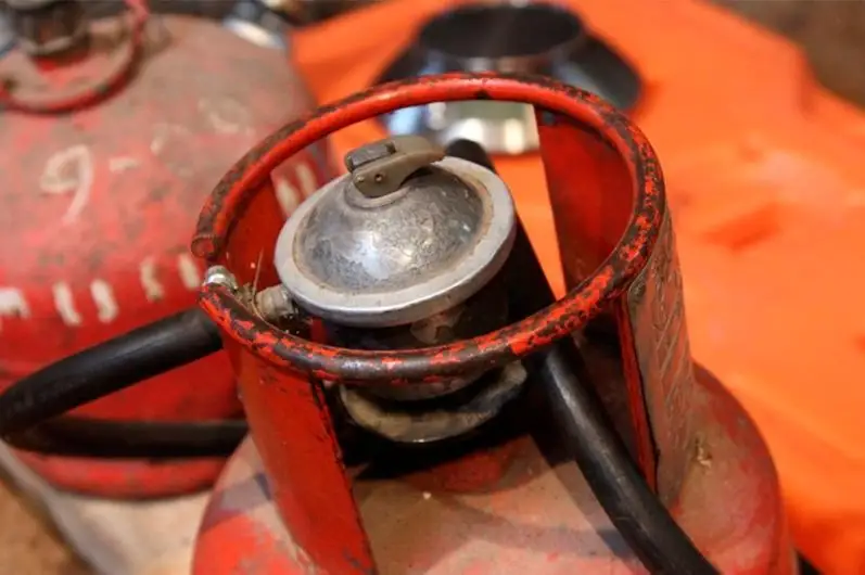 Штраф грозит алматинцам, использующим газовые баллоны в квартирах