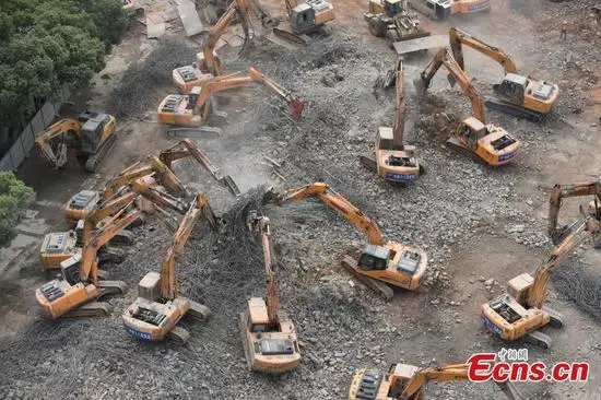 Картинки по запросу 100 Plus Excavators Dismantle Overpass Bridge in East China