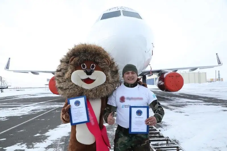 Новый рекорд Бауыржана Камалиева: полицейский-силач сдвинул с места 42-тонный самолет