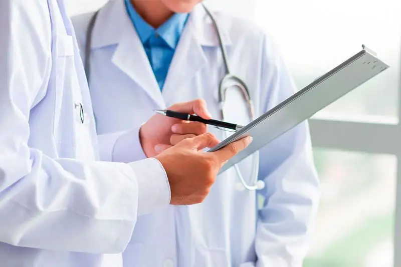 Выпавшего из окна третьего этажа ребёнка выписали из больницы в Атырау