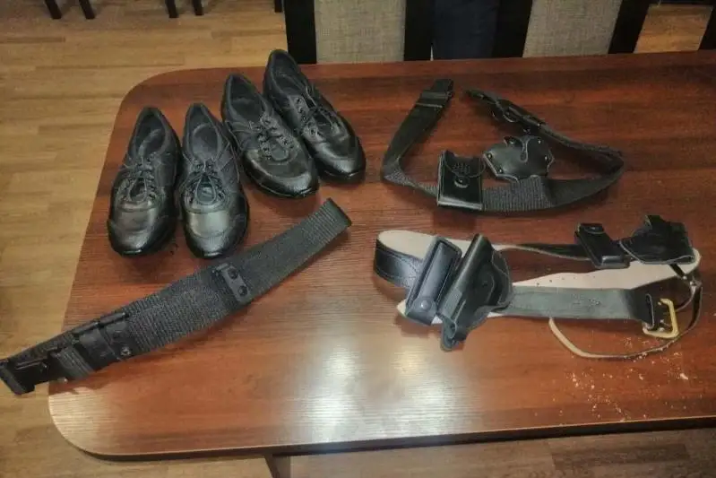 Четверо жителей Уштобе обокрали склад с форменным снаряжением и амуницией